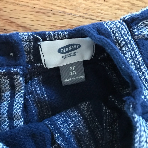 Old navy girls set 18 months & 2T - Picture 3 of 5